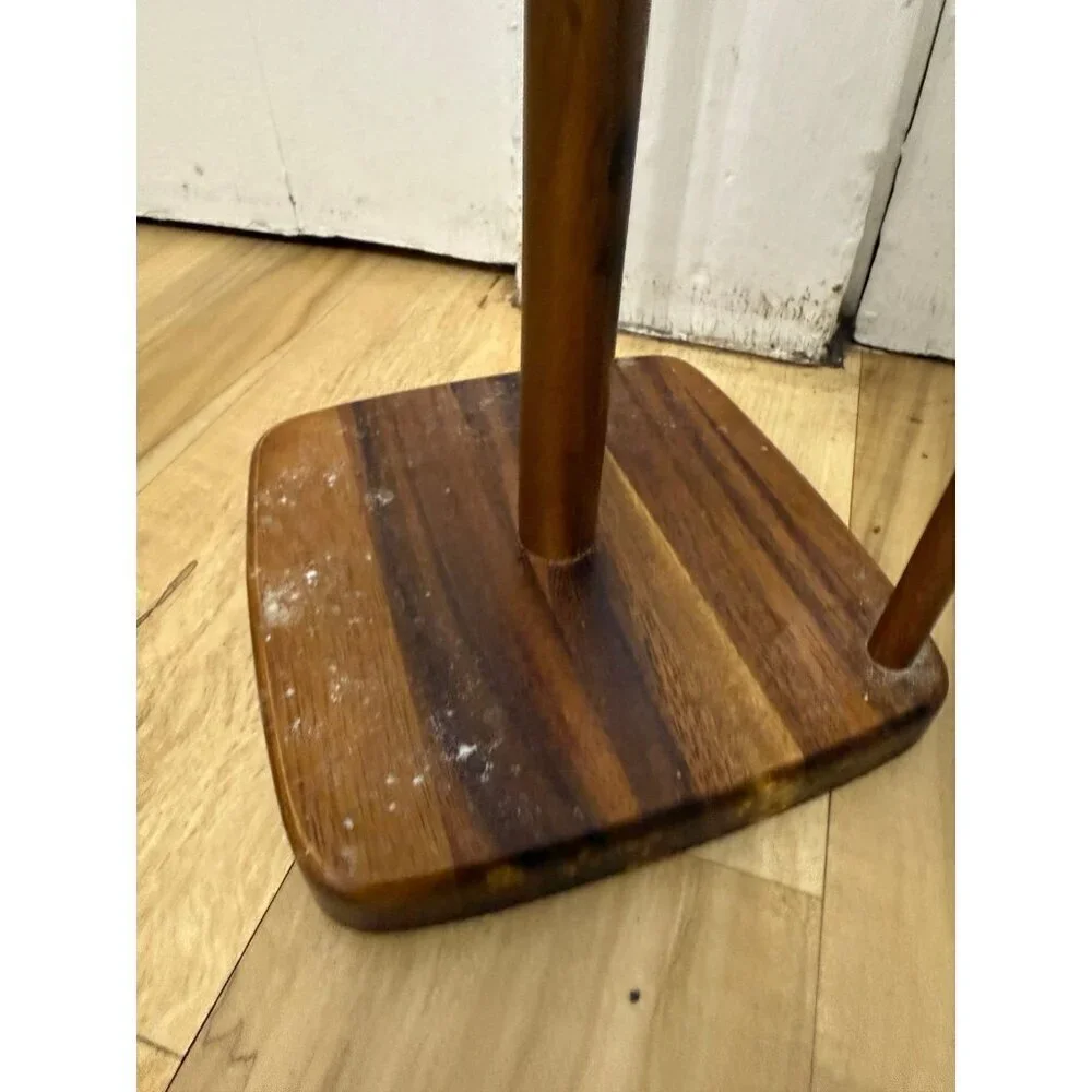 Threshold wooden paper towel holder